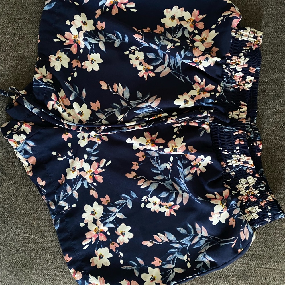 100% polyester. Blue floral shorts. Fits like medium.
